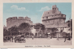 C8-35) SAINT MALO - LE CHATEAU  - ANIMEE - CALECHES -  ( 2 SCANS ) - Saint Malo