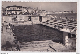 C7-85) LES SABLES D ' OLONNE (VENDEE)  LA PISCINE ET LE CASINO - 1952 -  ( 2  SCANS ) - Sables D'Olonne