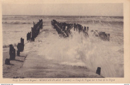 C4-40) MIMIZAN PLAGE (LANDES)  COUP DE VAGUE SUR LE BOUT DE DIGUE - ( 2 SCANS ) - Mimizan Plage