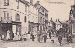 C3-60) CREVECOEUR LE  GRAND (OISE) LA RUE DU GENERAL MORET - ANIMEE - COMMERCES - HABITANTS - ( 2 SCANS ) - Crevecoeur Le Grand