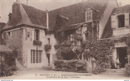 37) VOUVRAY (INDRE ET LOIRE) ETABLISSEMENT VAVASEUR - ENSEMBLE DE LA COUR D ' HONNEUR - ( ANIMEE - 2 SCANS )  - Vouvray