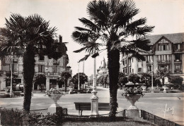 44 LA BAULE LES PINS PLACE DES PALMIERS - La Baule-Escoublac