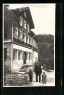 Foto-AK Sulzbach /Oberegg, Liliputaner Seppeltoni Geb. 1868 Und Katharina Geb. 1869 Mit Wirt Vor Dem Gasthaus Falken  - Oberegg