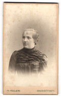 Fotografie A. Adler, Memmingen, Lindenbadstr. 30, Portrait Dame In Kleid  - Personnes Anonymes