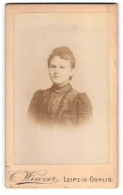 Fotografie C. Winzer, Leipzig-Gohlis, Äussere Halleschestr. 50, Portrait Frau In Kleid  - Personnes Anonymes