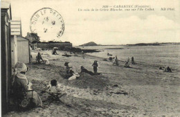 CARANTEC Un Coin De La Grève Blanche  ,vue Sur L'!Ie Callot Animée RV - Carantec