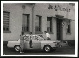 Fotografie Auto BMW, Coupe Vor Gasthaus Zur Frühlingsluft  - Cars