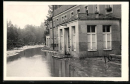 Fotografie Unbekannter Fotograf, Ansicht Berggiesshübel, Überschwemmung Am Johann-Georgen-Bad 1958  - Orte