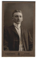 Fotografie H. Pickenpack, Stade, Schmiedestr., Portrait Mann In Anzug Mit Schnauzer  - Anonymous Persons