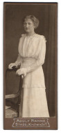 Fotografie Adolf Nahme, Stade, Kirchstr. 1, Dame In Weissen Kleid  - Anonymous Persons