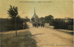 SAINT JULIEN (Médoc) L' Eglise Et Route Du Port Animée Colorisée Toilée RV - Autres & Non Classés