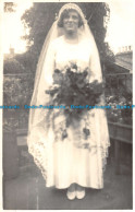 R164316 Old Postcard. Woman In Wedding Dress - Monde