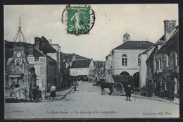 CPA La Roche-Guyon, La Fontaine Et La Grande-Rue  - La Roche Guyon
