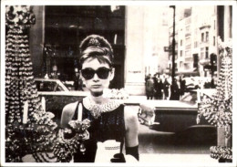 CPA Schauspielerin Audrey Hepburn, Sonnenbrille - Acteurs