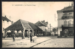CPA Luzarches, La Place De L`Ange  - Luzarches