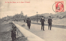 België - OOSTENDE (W. Vl.) Koning Leopold II Loopt Over De Zeewering - Oostende