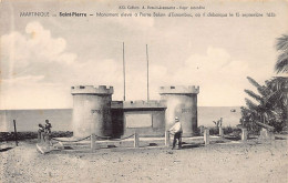 Martinique - SAINT-PIERRE - Monument élevé à Pierre Bélain D'Esnambuc, Où Il Débarqua Le 15 Septembre 1635 - Ed. A. Beno - Other & Unclassified