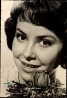 CPA Schauspielerin Gerlinde Locker, Portrait, Autogramm, Mit Einer Rose - Acteurs