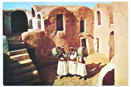 CPSM 10.5  X 15  Tunisie   GHOUMRASSEN  Folklore De Ksar Haddada  Le Ksar  Musicien Tambour - Tunisia