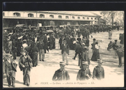 CPA Vichy, La Gare-Arrivèe Des Voyageurs  - Vichy