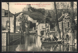 CPA Roche-Guyon, Pendant Les Inondations, Rue Du Pont  - La Roche Guyon