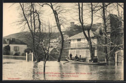 CPA Roche-Guyon, Pendant Les Inondations, Les Bords De La Seine Et Le Donjon  - La Roche Guyon
