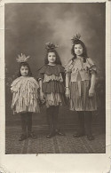 X124674 AVEYRON MILLAU CARTE POSTALE PHOTO FILLETTE ET FILLES COSTUMEES CARNAVAL ? FETE ? - Millau