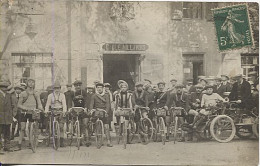 124683 AVEYRON MILLAU CARTE POSTALE PHOTO CYCLE MILLAVOIS MOTO QUADRICYCLE A DROITE CYCLISTE  CYCLISTES VELOS BICYCLETTE - Millau