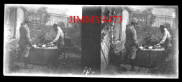 Deux Hommes Tuant Les Lapins - Plaque De Verre En Stéréo Négatif - Taille 44 X 107 Mlls - Glasdias
