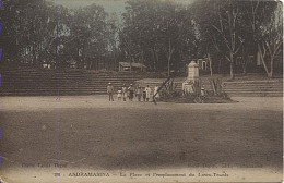 X121324 AFRIQUE MADAGASCAR ANDRAMASINA LA PLACE ET L' EMPLACEMENT DU LAWN TENNIS - Madagaskar