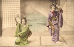 CPA Zwei Japanerinnen, Kimonos, Fächer - Kostums