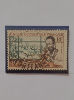 D42- TIMBRE OBLITÉRÉ AOF, COLONIE FRANÇAISE N °48 - ANNÉE 1952 -" LABORATOIRE MÉDICAL ET VILLAGE INDIGÈNE ". - Gebraucht