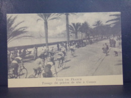 96249 . TOUR DE FRANCE . PASSAGE DU PELOTON DE TETE A CANNES . REPRODUCTION CECODI - Ciclismo