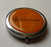 Rare Miroir VEUVE CLICQUOT En Métal / French Vintage / Champagne / Made In France - Alcools