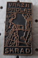 SKRAD  Coat Of Arms Croatia Pin - Steden