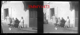 Trois Jeunes Filles Et Une Grand-Mère, à Identifier - Plaque De Verre En Stéréo Négatif - Taille 44 X 107 Mlls - Diapositiva Su Vetro
