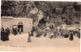 In 6 Languages Read A Story: Lourdes. La Grotte. | Lourdes. The Grotto. - Lourdes