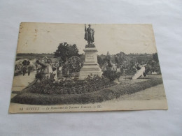 EVREUX ( 27 Eure )  LE MONUMENT DU SOUVENIR FRANCAIS  ANIMEES 1918 - Evreux