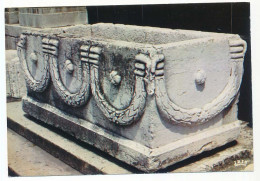 CPSM / CPM 10.5 X 15 Savoie AIX LES BAINS Sarcophage Romain à Guirlande Trouvé En 1854 Au Nord De L'église D'Aix - Aix Les Bains
