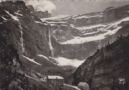 AK 215036 FRANCE - Gavarnie - Le Cirque Et La Grande Cascade - Gavarnie