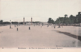 33 - BORDEAUX - Les Colonnes Rostrales Et La Place  Des Quiconces - Bordeaux