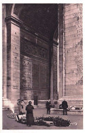 75 - PARIS - Arc De Triomphe - Tombe Du Soldat Inconnu - Triumphbogen