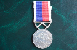 RR  2003 Népal Everest Médaille D'argent Silver Medal Himalaya Mountaineering Escalade - Other & Unclassified