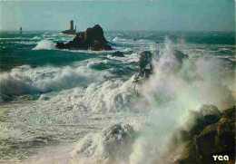 29 - La Pointe Du Raz - Le Phare De La Vieille - Un Jour De Tempête - Effet De Vagues - Voir Scans Recto Verso  - La Pointe Du Raz