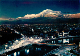 38 - Grenoble - Vue Générale De Nuit - Au Fond Le Moucherotte - CPM - Carte Neuve - Voir Scans Recto-Verso - Grenoble