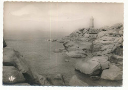 CPSM Dentelée 10.5 X 15 Côte D'Armor PLOUMANACH Le Phare - Ploumanac'h