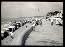 14 - VILLERS-SUR-MER - LES CABINES SUR LA PLAGE - BON A TIRER DE LA CARTE POSTALE - Villers Sur Mer