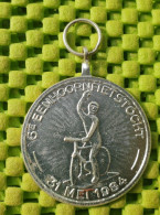Medaile   :  6e. Eenhoorn Fietstocht 31-mei-1984 Zierikzee. -  Original Foto  !!  Medallion  Dutch . - Altri & Non Classificati