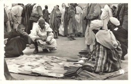 Bouquiniste En Afrique Du Nord Souks - Scènes & Types