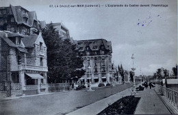 CPA (Loire-Inf.), LA BAULE Sur MER, L'esplanade Du Casino Devant L'Hermitage (n°87) - La Baule-Escoublac